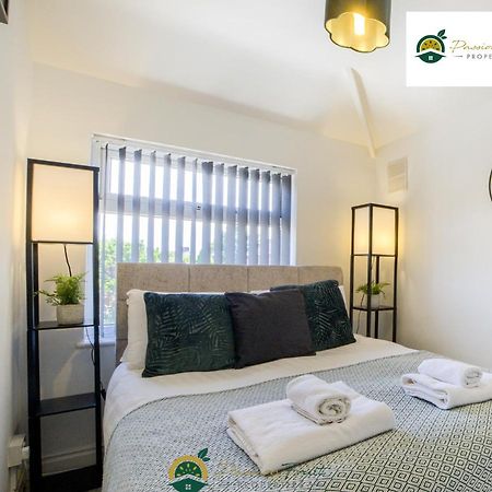 3 Bedroom Coventry House By Passionfruitproperties With Free Wi-Fi, Large Garden And Driveway - 52Nrc Екстериор снимка