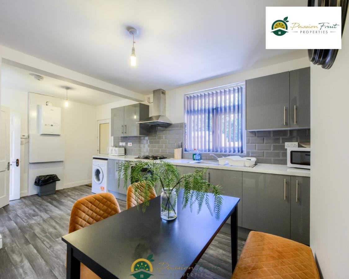 3 Bedroom Coventry House By Passionfruitproperties With Free Wi-Fi, Large Garden And Driveway - 52Nrc Екстериор снимка