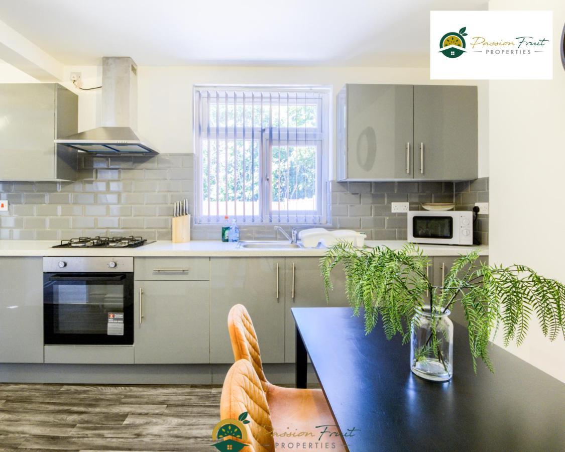 3 Bedroom Coventry House By Passionfruitproperties With Free Wi-Fi, Large Garden And Driveway - 52Nrc Екстериор снимка
