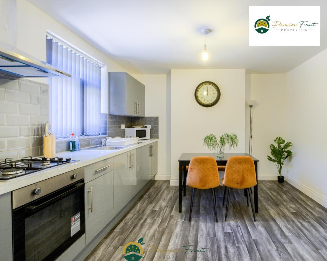 3 Bedroom Coventry House By Passionfruitproperties With Free Wi-Fi, Large Garden And Driveway - 52Nrc Екстериор снимка