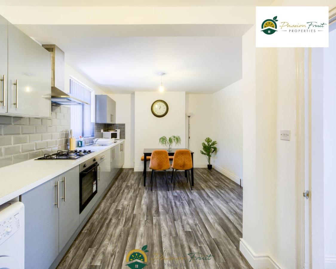 3 Bedroom Coventry House By Passionfruitproperties With Free Wi-Fi, Large Garden And Driveway - 52Nrc Екстериор снимка