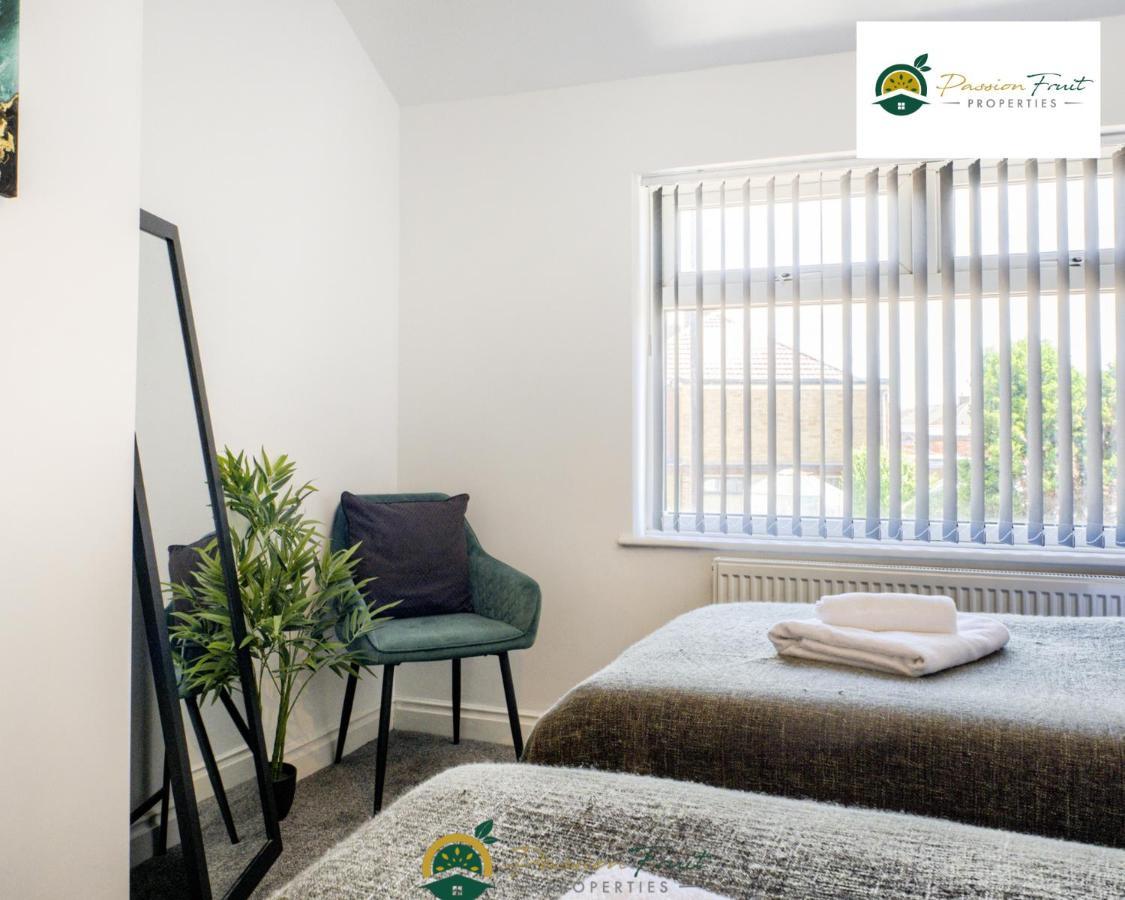 3 Bedroom Coventry House By Passionfruitproperties With Free Wi-Fi, Large Garden And Driveway - 52Nrc Екстериор снимка