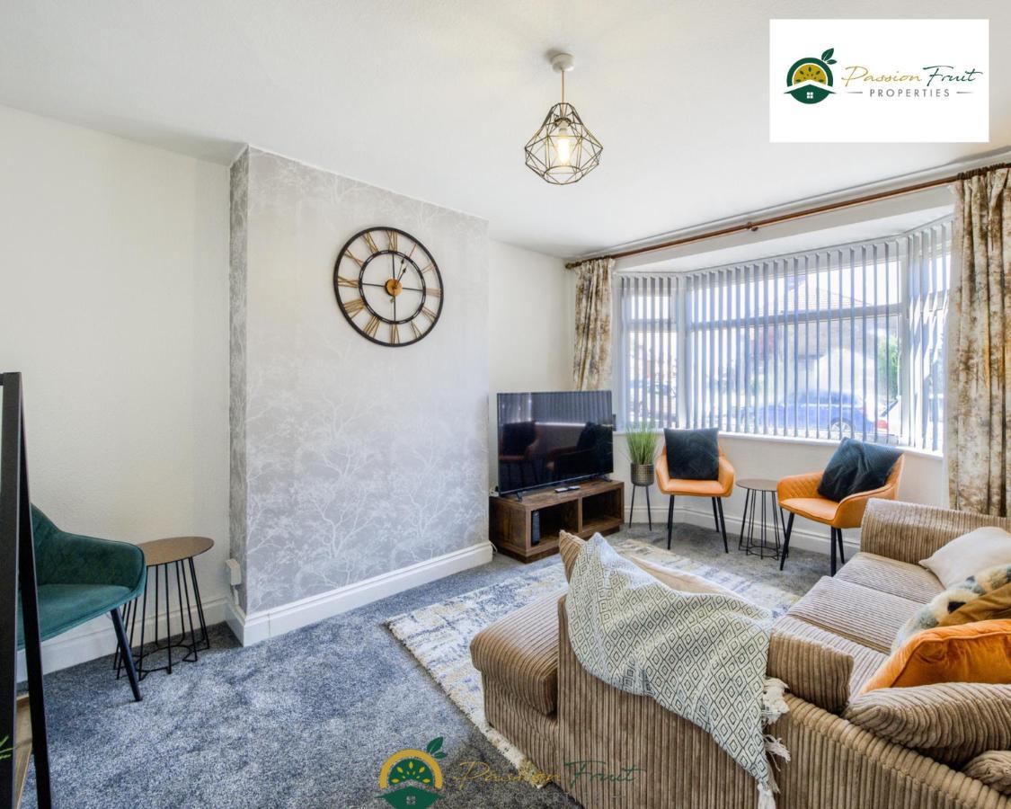 3 Bedroom Coventry House By Passionfruitproperties With Free Wi-Fi, Large Garden And Driveway - 52Nrc Екстериор снимка