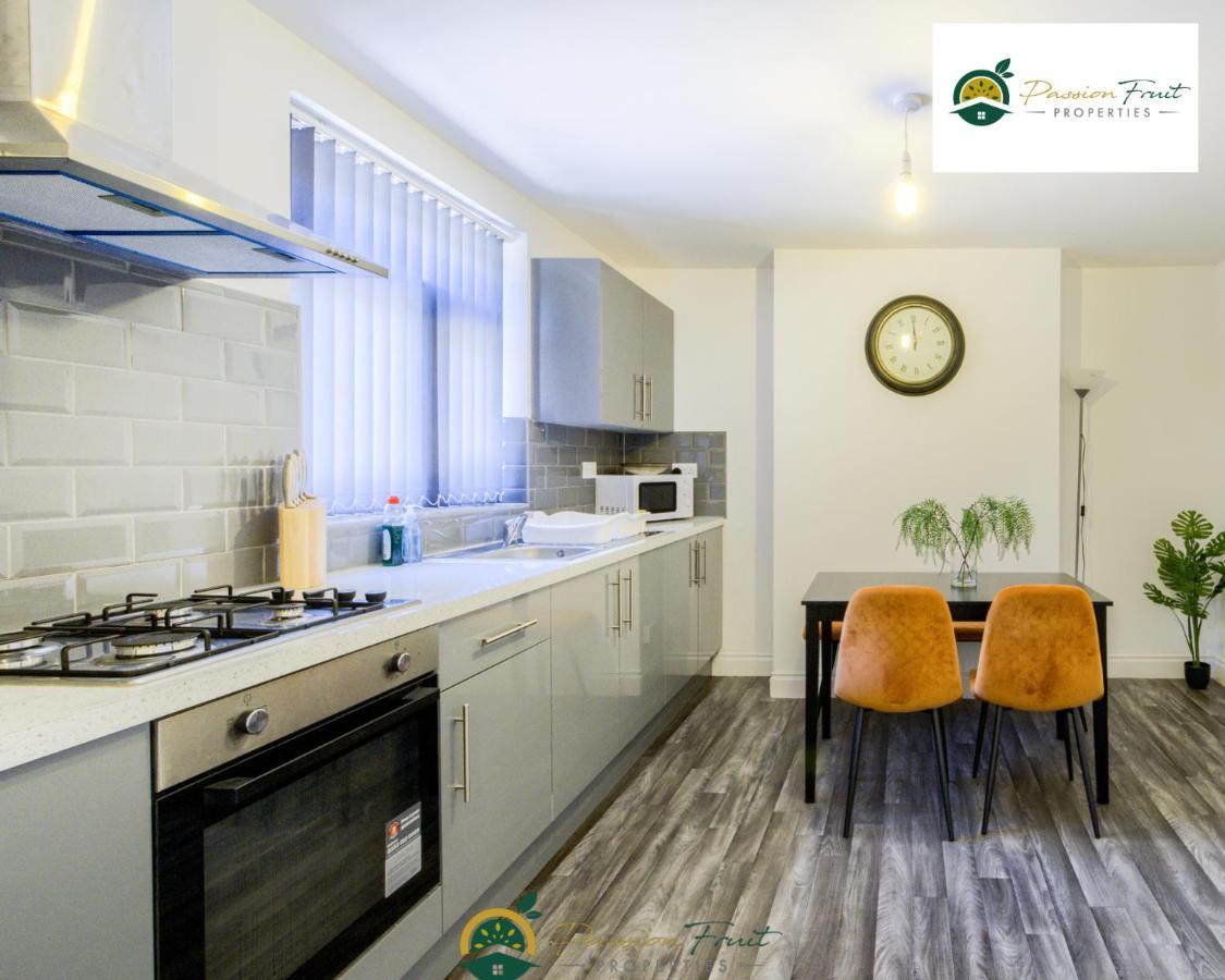 3 Bedroom Coventry House By Passionfruitproperties With Free Wi-Fi, Large Garden And Driveway - 52Nrc Екстериор снимка
