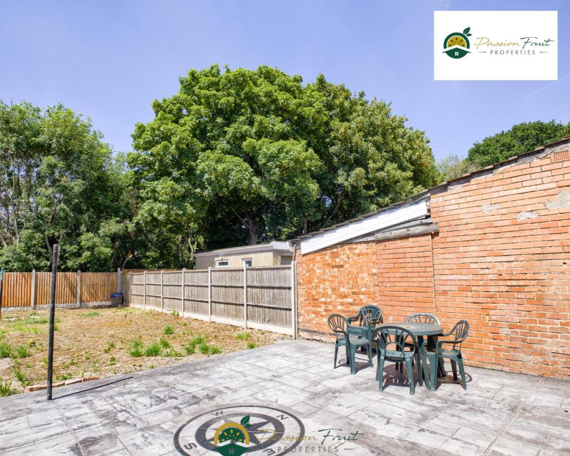 3 Bedroom Coventry House By Passionfruitproperties With Free Wi-Fi, Large Garden And Driveway - 52Nrc Екстериор снимка