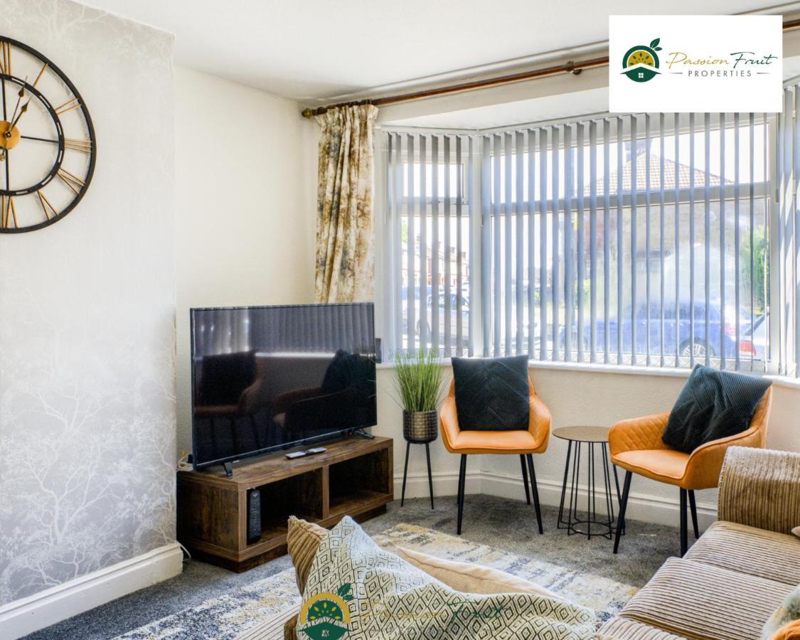 3 Bedroom Coventry House By Passionfruitproperties With Free Wi-Fi, Large Garden And Driveway - 52Nrc Екстериор снимка